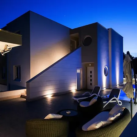 Lux Макарска