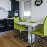 Lux * Makarska