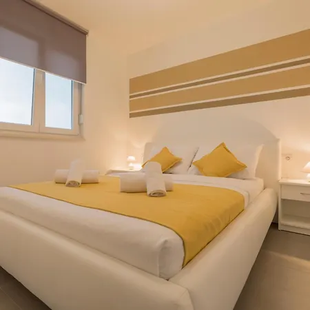 Lux Makarska