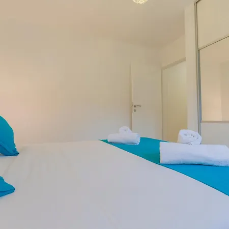 Lux * Makarska