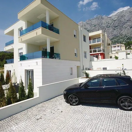 Lux Makarska