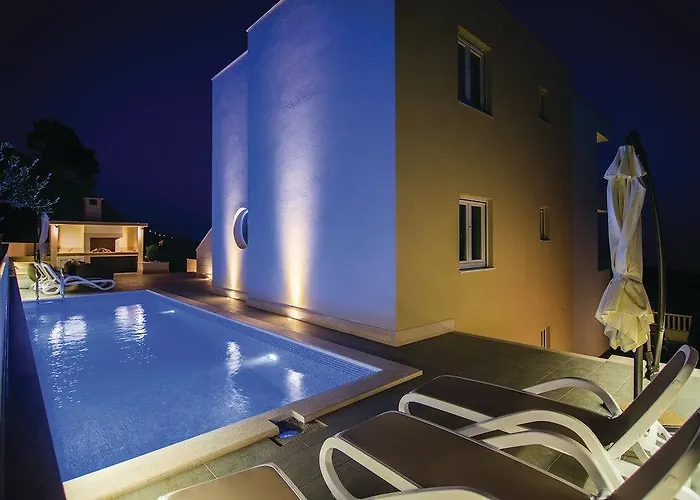 아파트 Lux 마카르스카