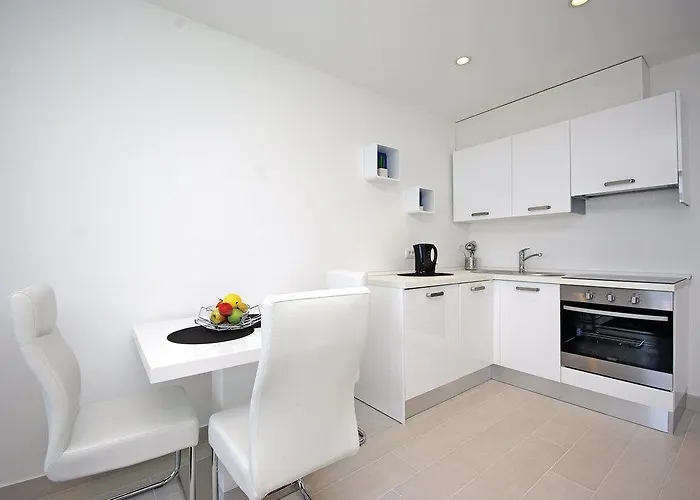 아파트 Lux 마카르스카